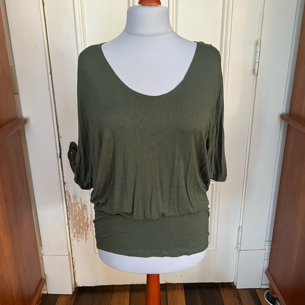 Lightweight top very soft. Good condition. Super comfy